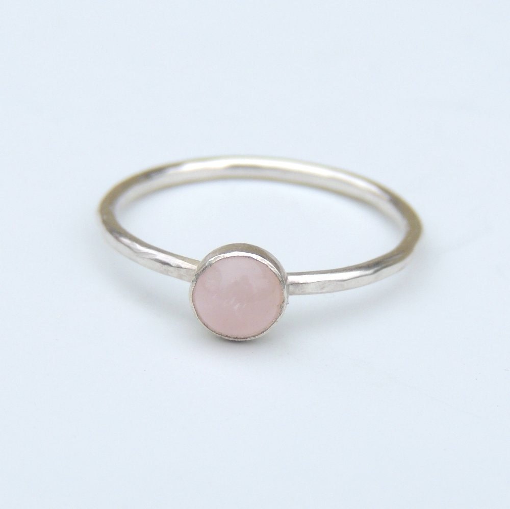 Rosenquarz Ring Sterling Silber Stapelring Lünette Set von LuttrellStudio