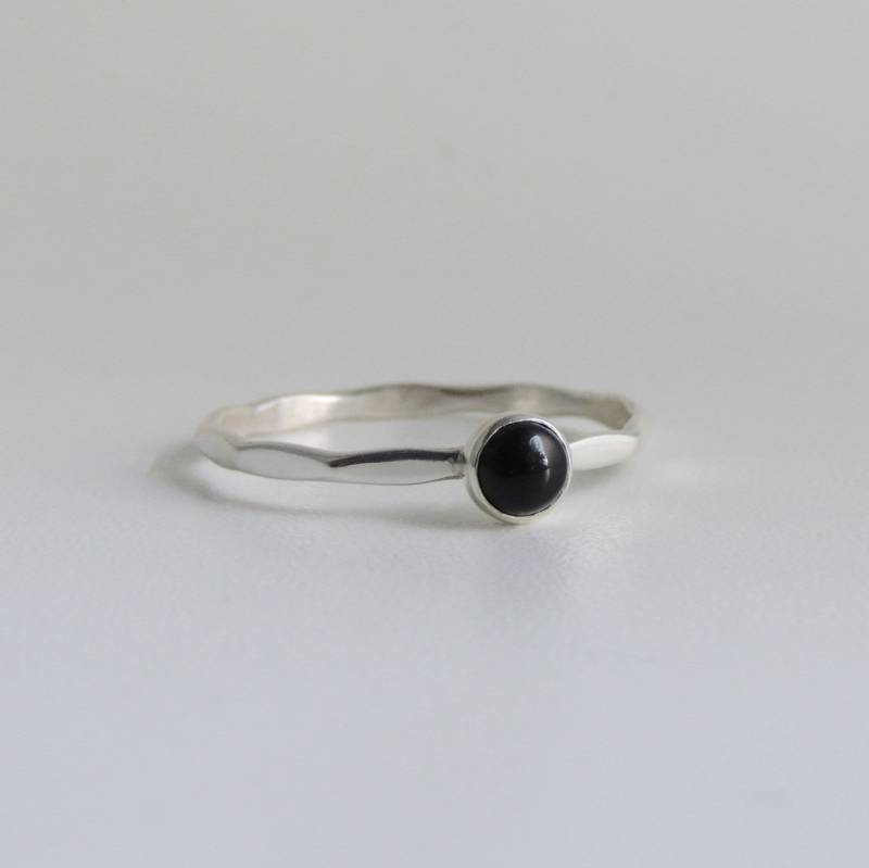 Schwarzer Onyx Ring Sterling Silber Stapelring 4 Mm Stein Schwarzer Onyx Ring Sterling Silber Stapelring 4 Mm Stein von LuttrellStudio