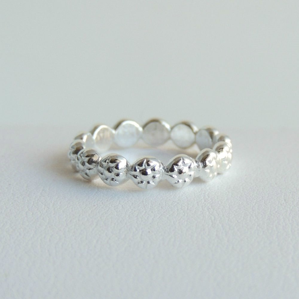 sterling Silber Daisy Band Ring von LuttrellStudio