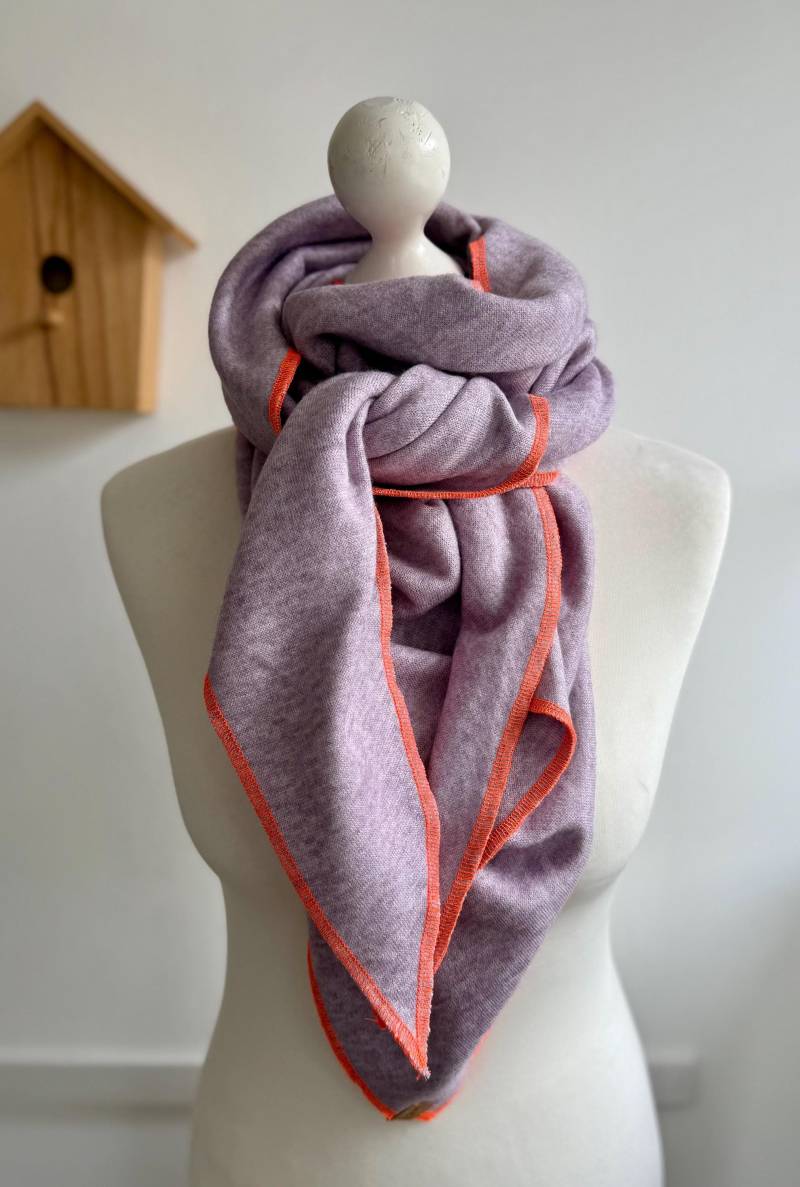 Feinstrick | Flieder Dreieckstuch Halstuch Wickelschal Strick Neonnaht Feinstrick | Flieder Dreieckstuch Halstuch Wickelschal Strick Neonnaht von LutzundLisbeth