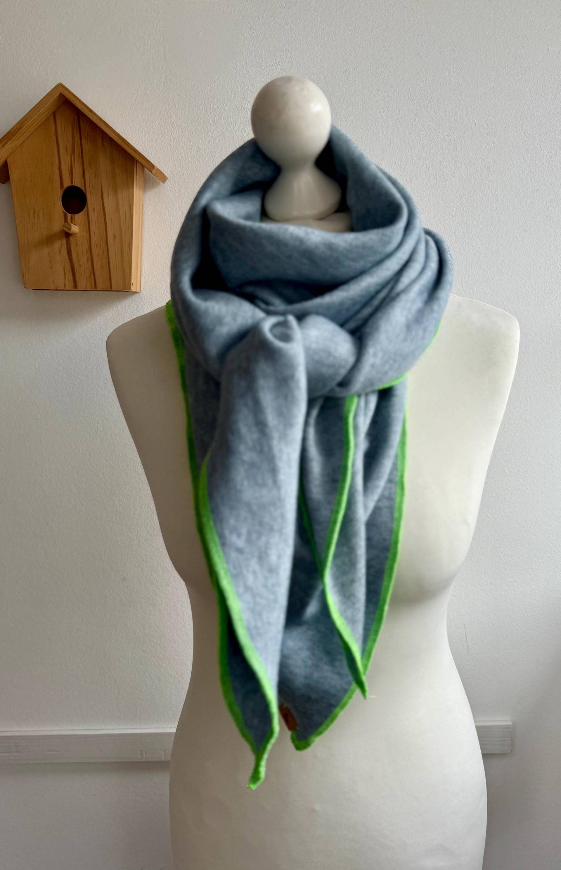 Feinstrick | Indigo Dreieckstuch Halstuch Wickelschal Strick Neonnaht von LutzundLisbeth