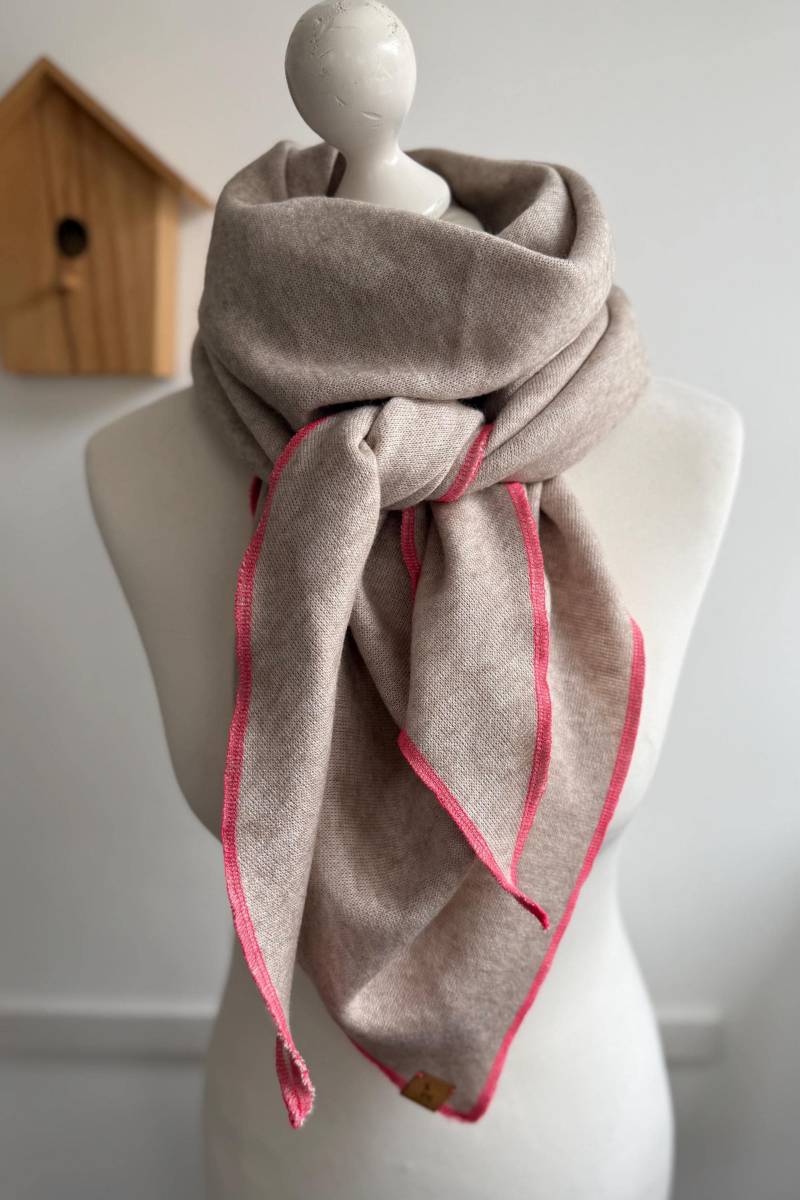 Feinstrick | Sand Dreieckstuch Halstuch Wickelschal Strick Neonnaht Feinstrick | Sand Dreieckstuch Halstuch Wickelschal Strick Neonnaht von LutzundLisbeth