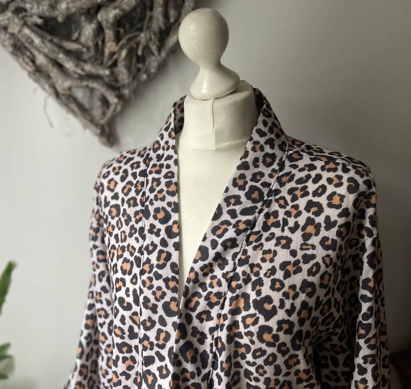 Kimono Aus Musselin Mantel Wadenlang Leo Muster Wählbar von LutzundLisbeth