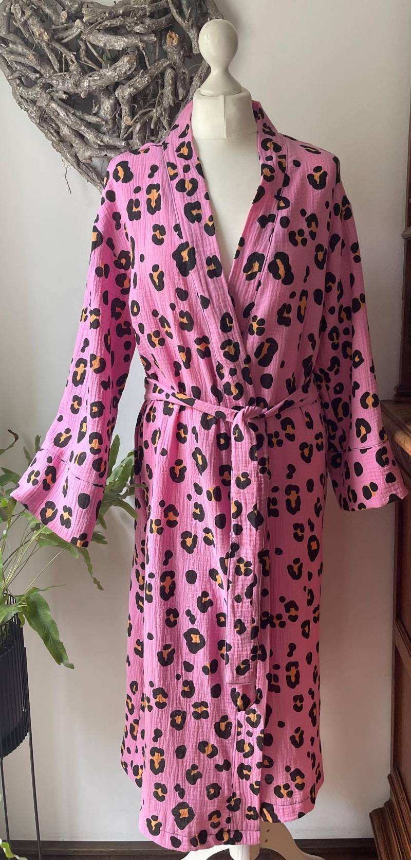 Kimono Aus Musselin Mantel Wadenlang Leo Muster Wählbar Kimono Aus Musselin Mantel Wadenlang Leo Muster Wählbar von LutzundLisbeth