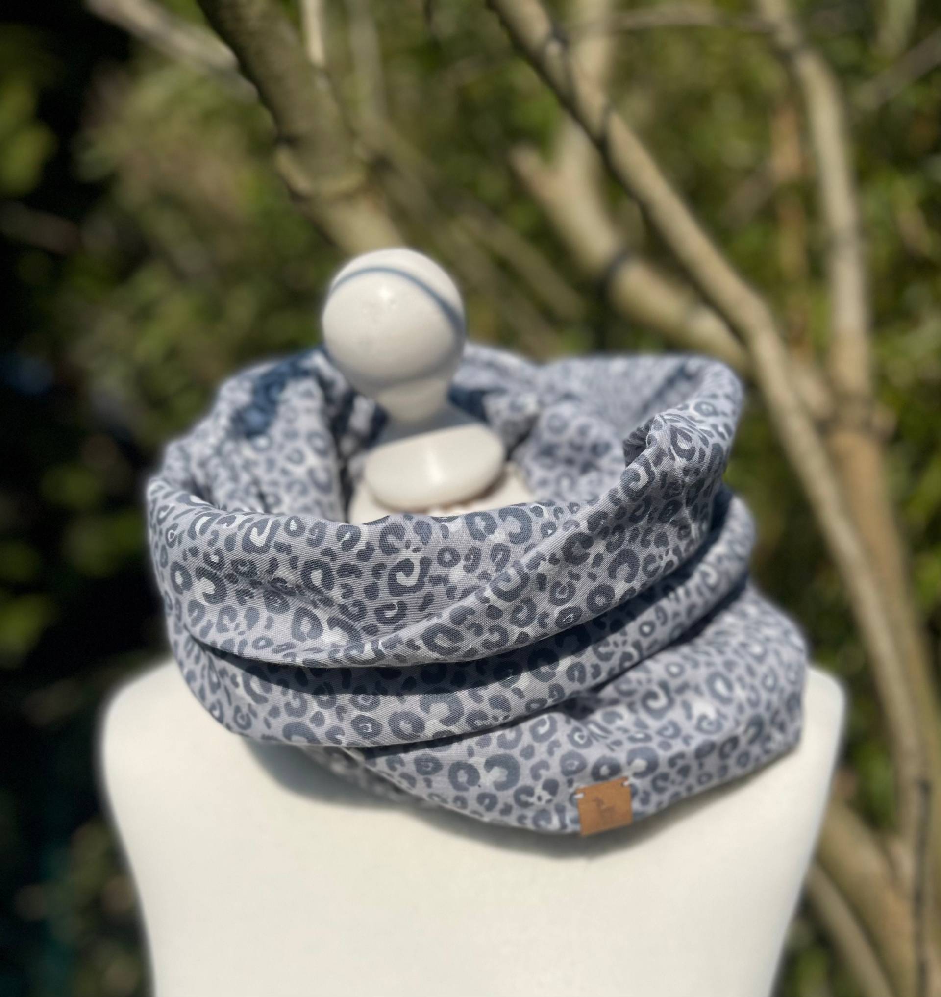 Musselinloop Leo Loop Verschiedene Muster Leo Musselin Animal Print Neonnaht Colorblocking Musselinloop Leo Loop Verschiedene Muster Leo Musselin Animal Print Neonnaht Colorblocking von LutzundLisbeth