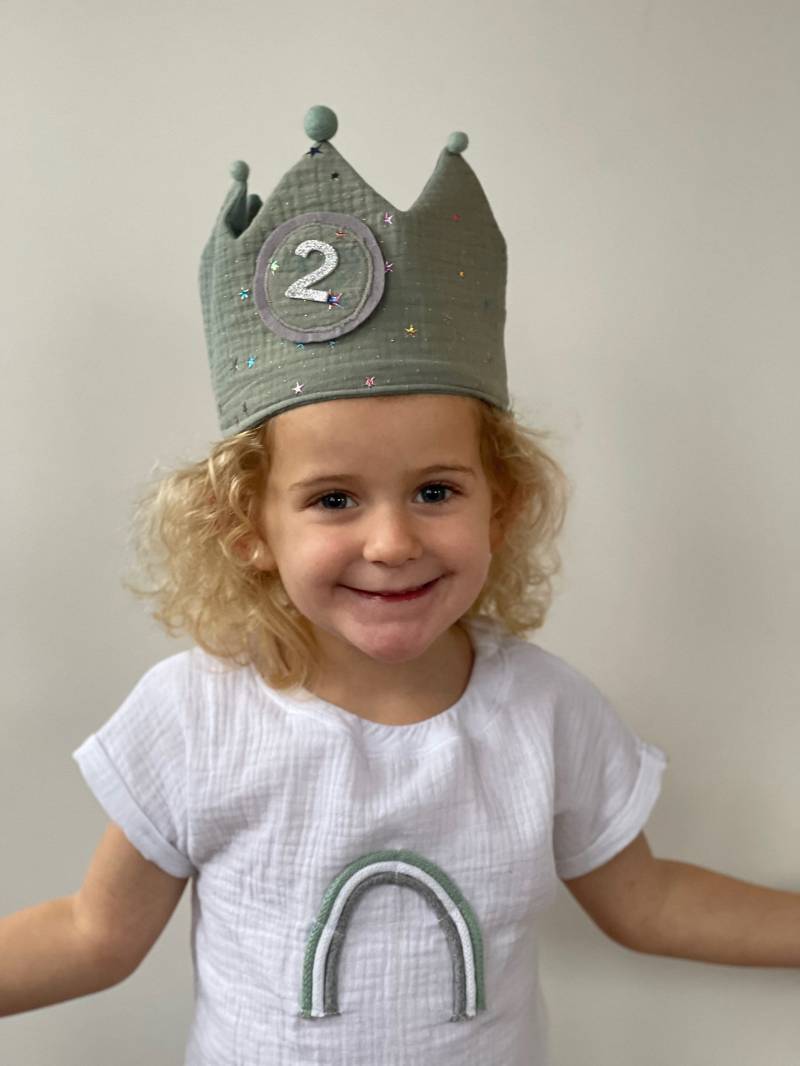 Musselinshirt Rainbow Green Mit Regenbogen-Applikation, Kurz - Oder Langarmshirt Aus Musselin Für Babys Und Kinder, in Doppelgrößen 50-164 von LutzundLisbeth