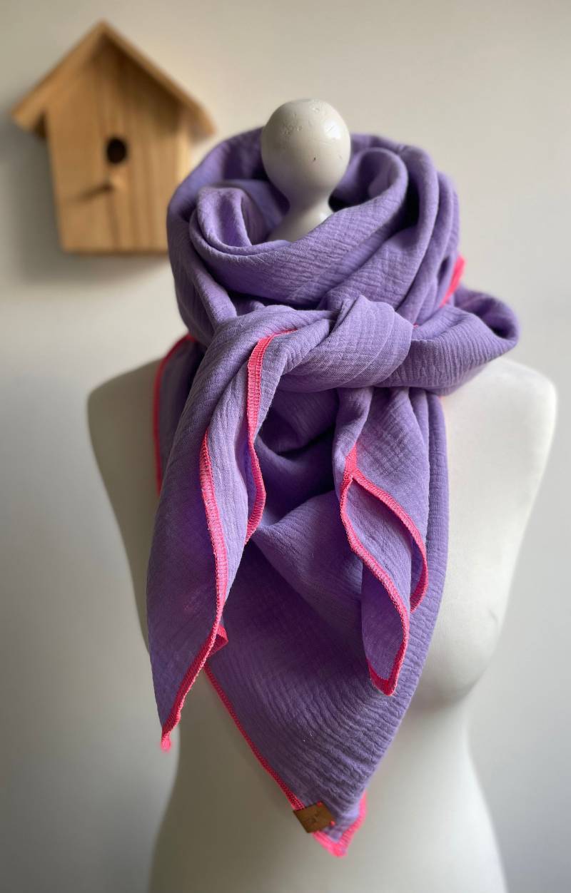 Musselintuch Lavendel Neon Quadratisch Mit Kontrastnaht Xxl Tuch Größe Und Nahtfarbe Wählbar von LutzundLisbeth