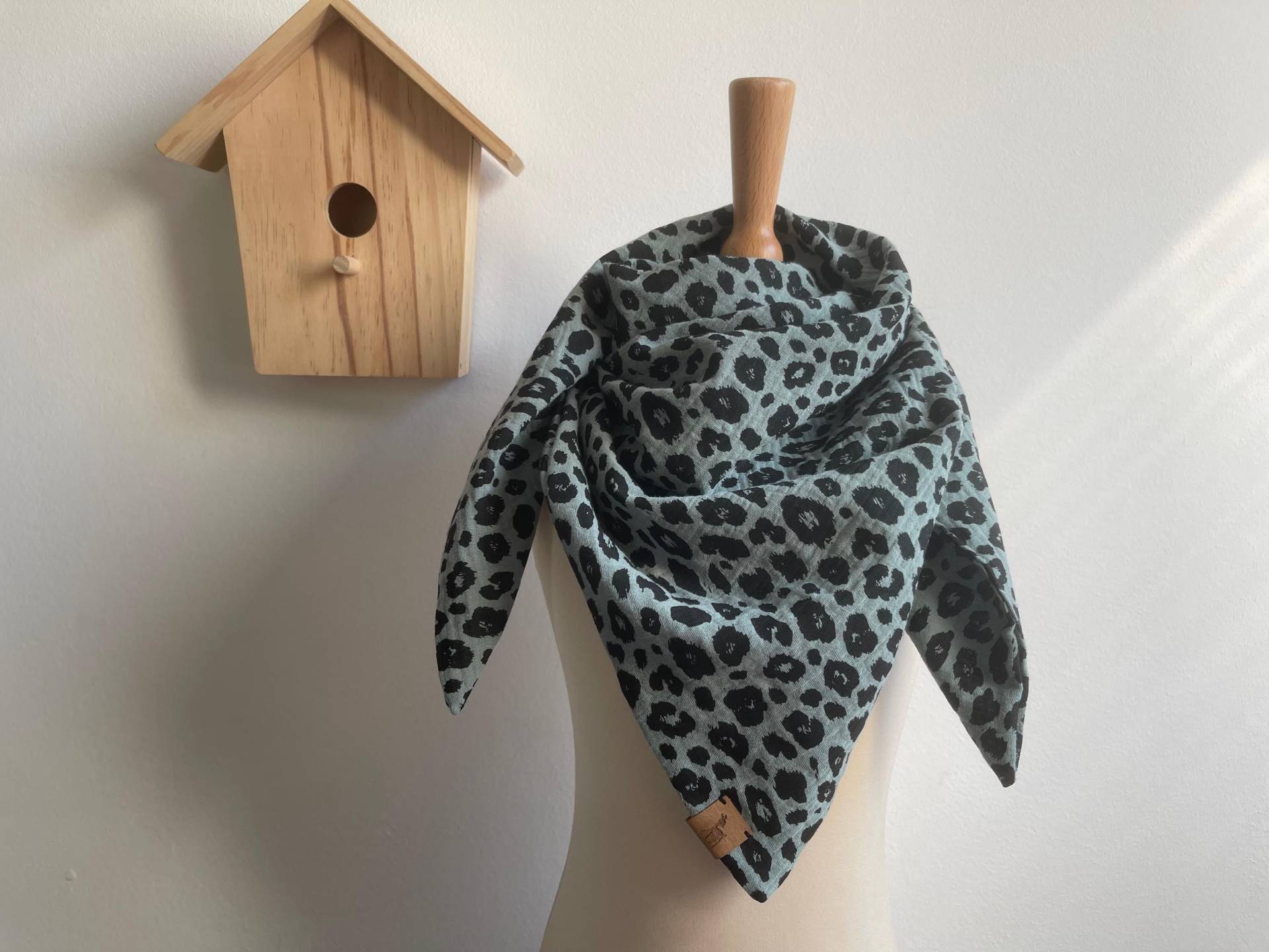 Musselintuch Leo Kids | Wählbar Als Dreieck Oder Quadrat Leo Muster Animalprint von LutzundLisbeth