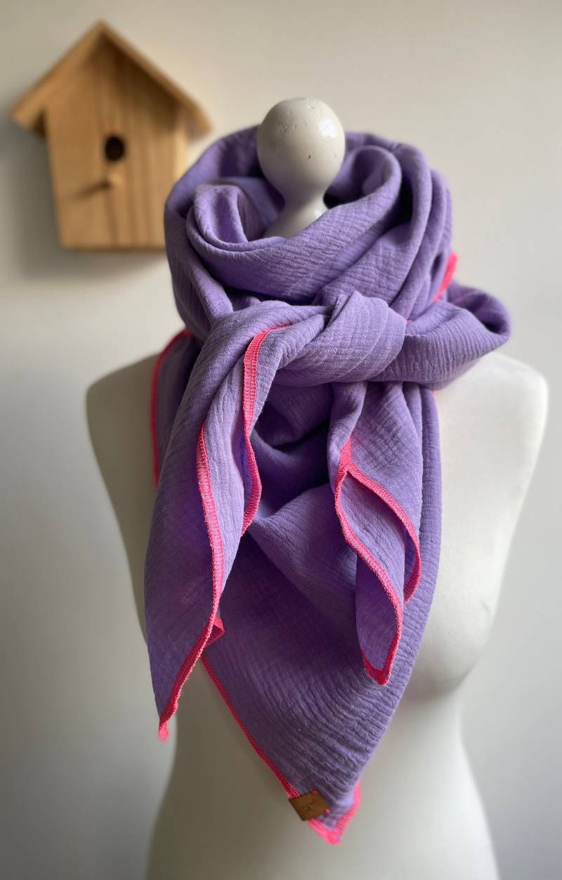 Musselintuch Sommerflieder Neon Quadratisch Mit Kontrastnaht Xxl Tuch Größe Und Nahtfarbe Wählbar von LutzundLisbeth