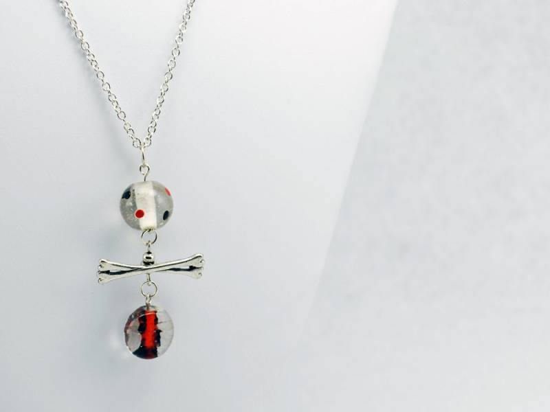 Orange Schwarz Knochen Perlen Halskette in Silber - Abstrakte Halloween Schmuck, Oktober One Of A Kind Orange Schwarz Knochen Perlen Halskette in Silber - Abstrakte Halloween Schmuck, Oktober One Of A Kind von LuvCherie