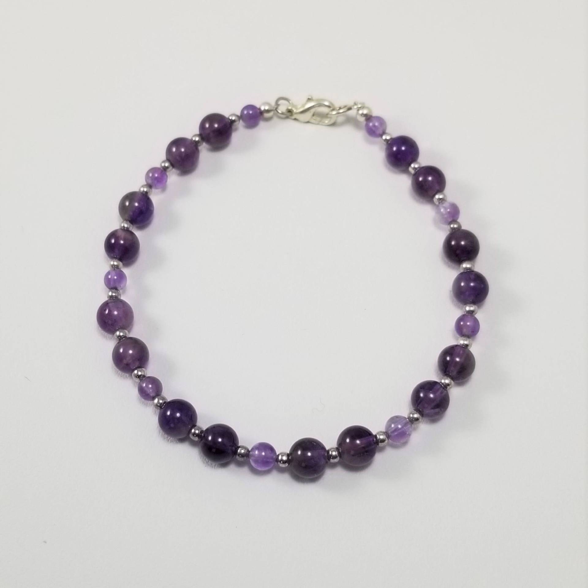 Lila Amethyst Perlen Armband Lila Amethyst Perlen Armband von LuvdragonsDreams