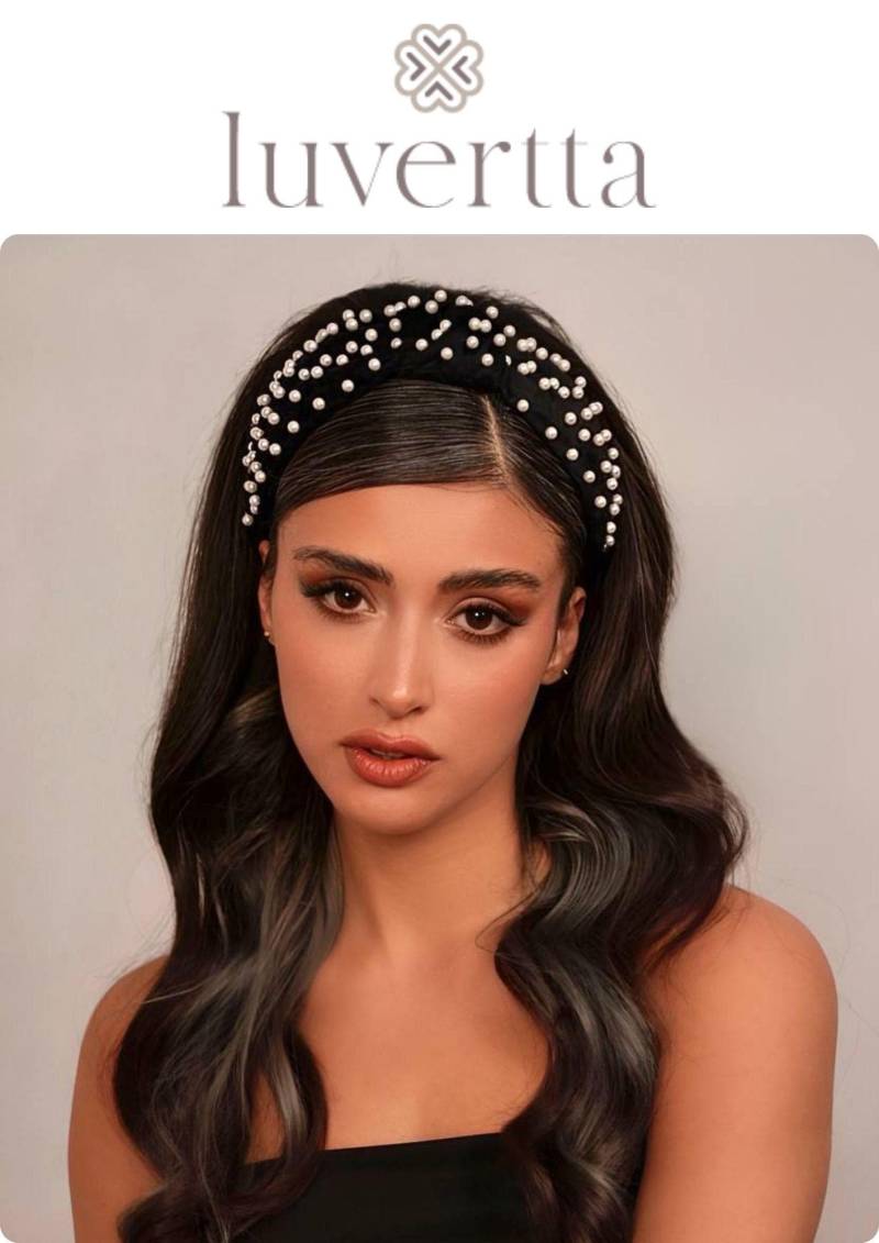 Perlenstirnband Geknotetes Megan Faux-Pearl Haar Accessoire Perlenstirnband Geknotetes Megan Faux-Pearl Haar Accessoire von Luvertta