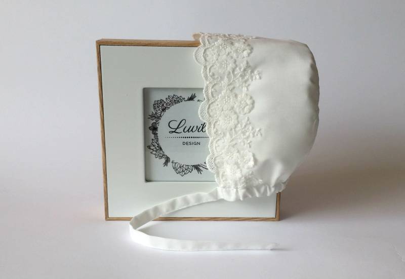 Taufhaube, Sunbonnet Für Die Taufe, Weißer Baumwollhut, Bestickte Mütze, Mädchenduschhaube, Spitzenmädchenmütze, Blessing-Babymütze von LuviluDesign