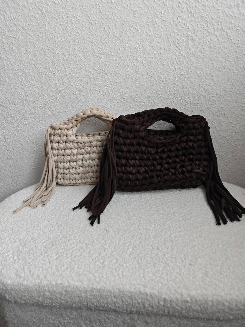 Boho Fringe Bag - Häkeltasche in Beige Oder Braun Mit Fransen | Kleine Boho-Tasche Aus Recycelter Baumwolle Handmade Festival Boho Fringe Bag - Häkeltasche in Beige Oder Braun Mit Fransen | Kleine Boho-Tasche Aus Recycelter Baumwolle Handmade Festival von LuvliLoops