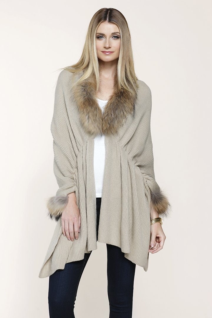 Brauner Strick-Schal Mit Pelz-Trim Brauner Strick-Schal Mit Pelz-Trim von LuxFashionStudio