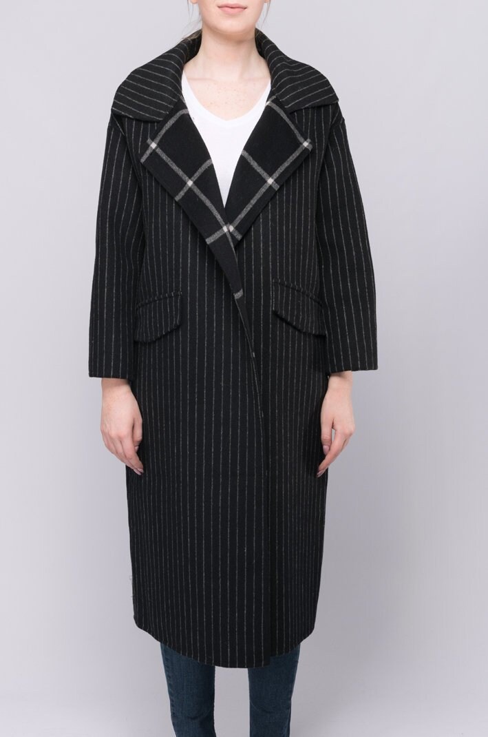Handgenähte Doppel-Pure Black Stripe Coat Handgenähte Doppel-Pure Black Stripe Coat von LuxFashionStudio