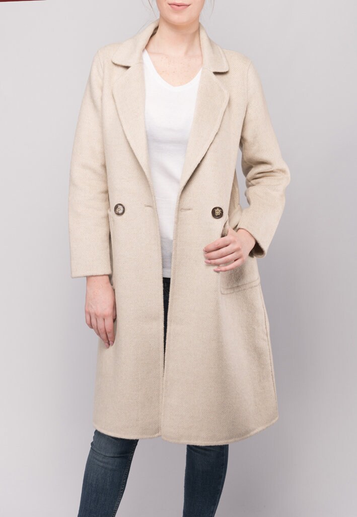 Herringbone Tweed Pure Cream Wool Coat Hand-Sewn Herringbone Tweed Pure Cream Wool Coat Hand-Sewn von LuxFashionStudio