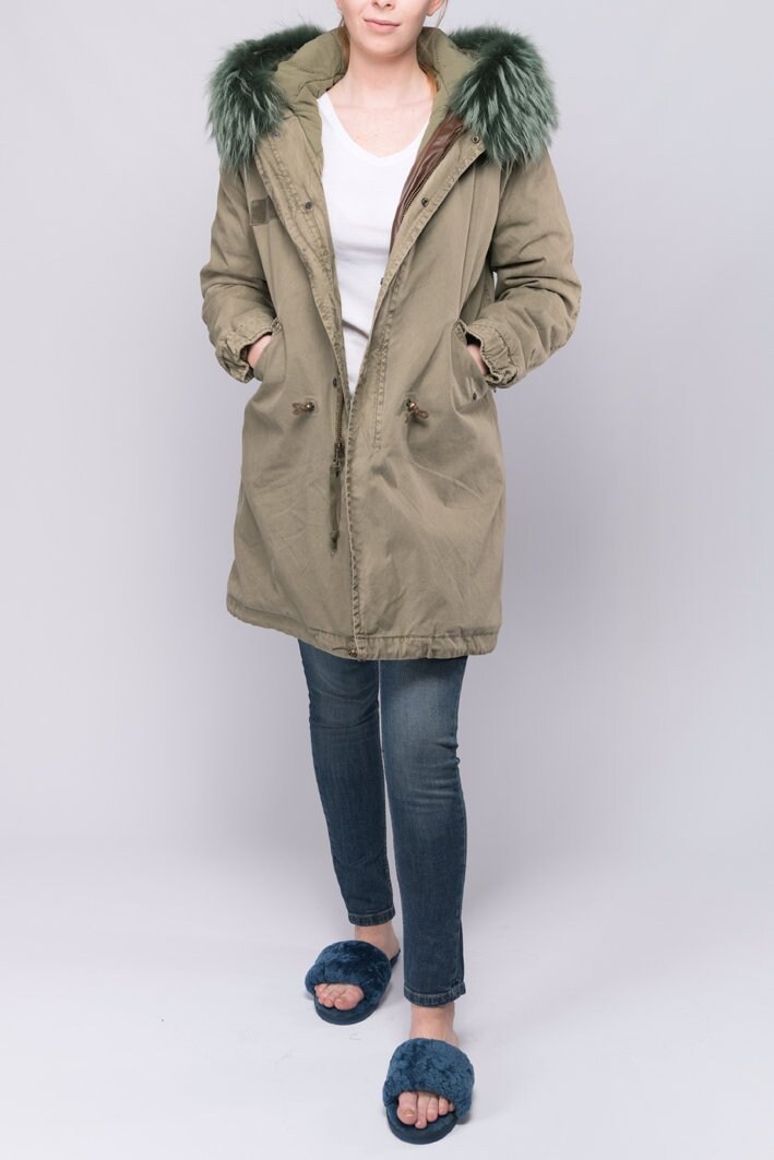 Khaki Long Parka Jacke Mit Fuchsfur Hood Khaki Long Parka Jacke Mit Fuchsfur Hood von LuxFashionStudio