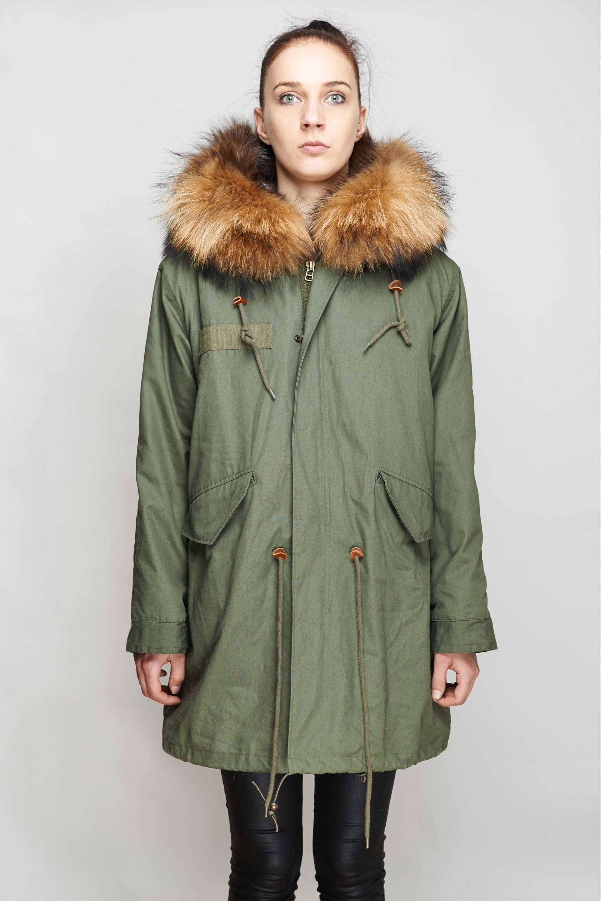 Lange Khaki Grüne Parka Jacke Mit Natürlichen Braunen Fuchspelz Kapuze Lange Khaki Grüne Parka Jacke Mit Natürlichen Braunen Fuchspelz Kapuze von LuxFashionStudio