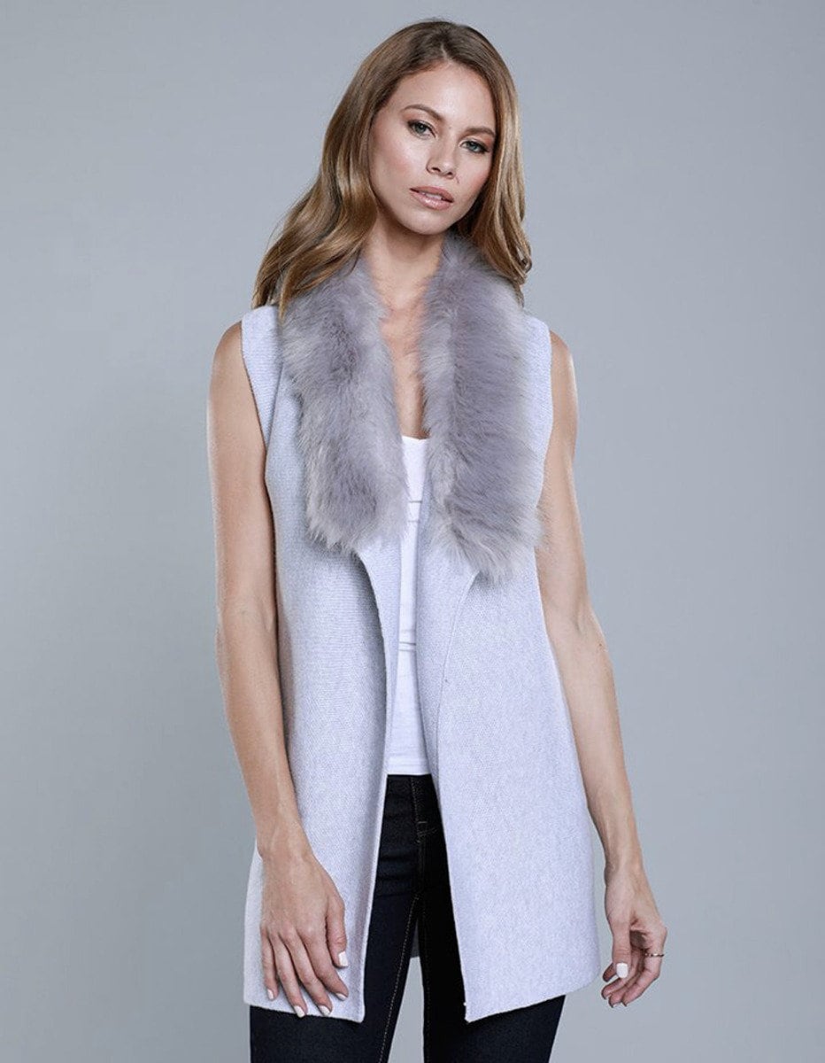 Silberfarbenes Woll Gilet Mit Abnehmbarem Kunstfell Silberfarbenes Woll Gilet Mit Abnehmbarem Kunstfell von LuxFashionStudio