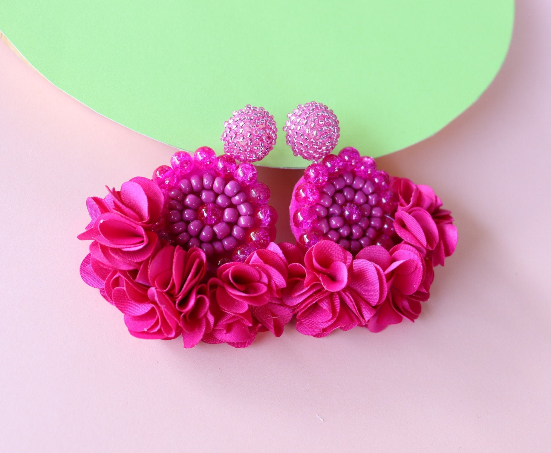 Fuchsia Blumen Perlen Ohrringe Handgemachte Magenta Quaste Statement Schmuck Fuchsia Blumen Perlen Ohrringe Handgemachte Magenta Quaste Statement Schmuck von LuxStoreDr