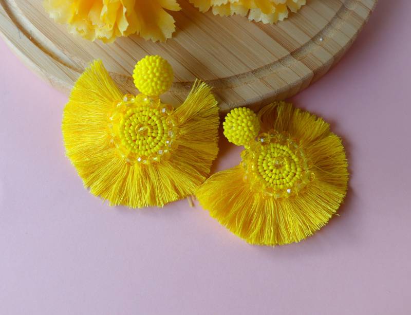 Gelbe Fransen Quasten Ohrringe, Zitrone Handgemachte Perlen Statement Kanarienvogel Goldene Narzisse Brautjungfer Hochzeit Schmuck, Boho Circular von LuxStoreDr
