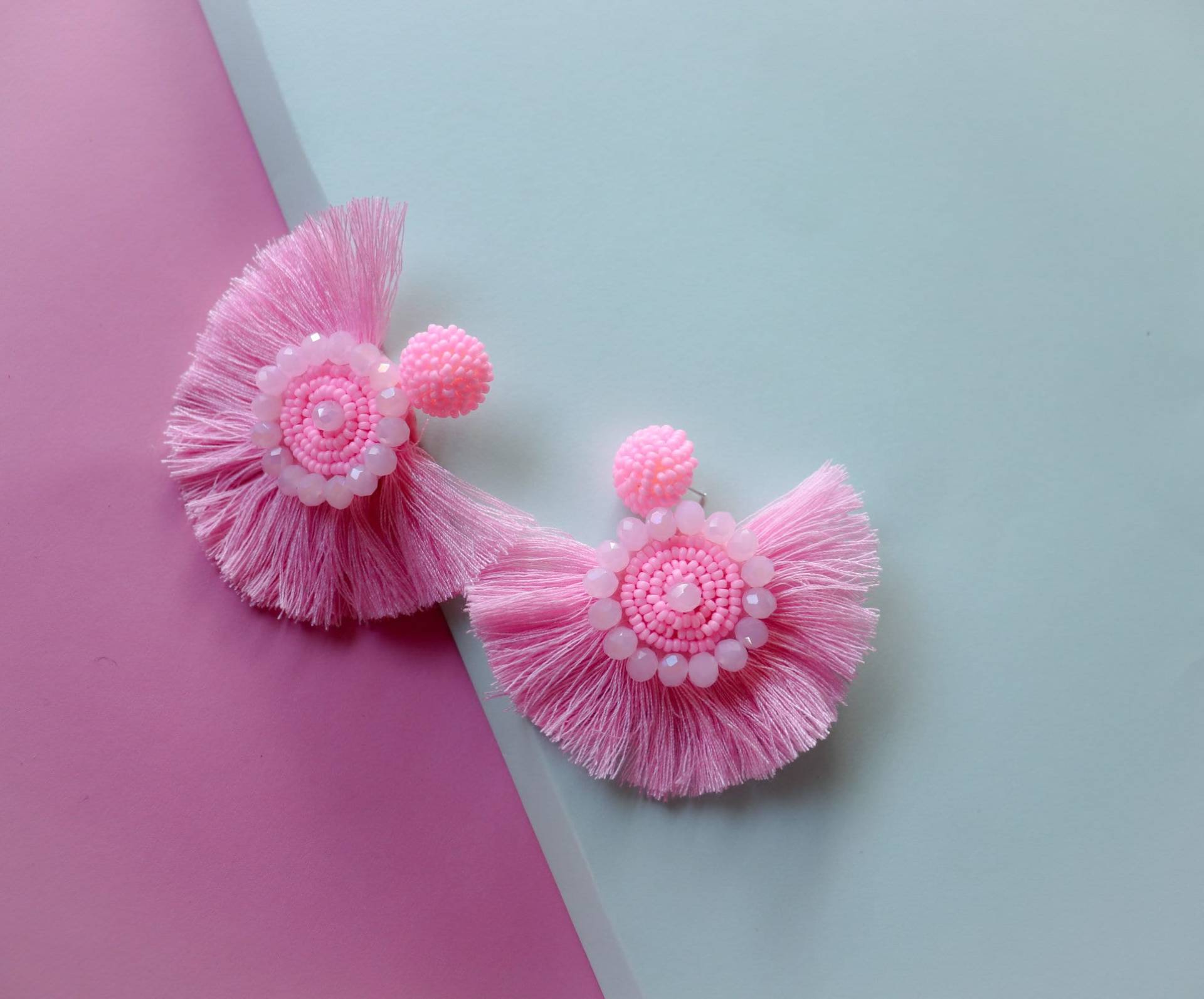 Pastell Rosa Quasten Ohrringe Handgemachter Perlen Boho Statement Schmuck Pastell Rosa Quasten Ohrringe Handgemachter Perlen Boho Statement Schmuck von LuxStoreDr