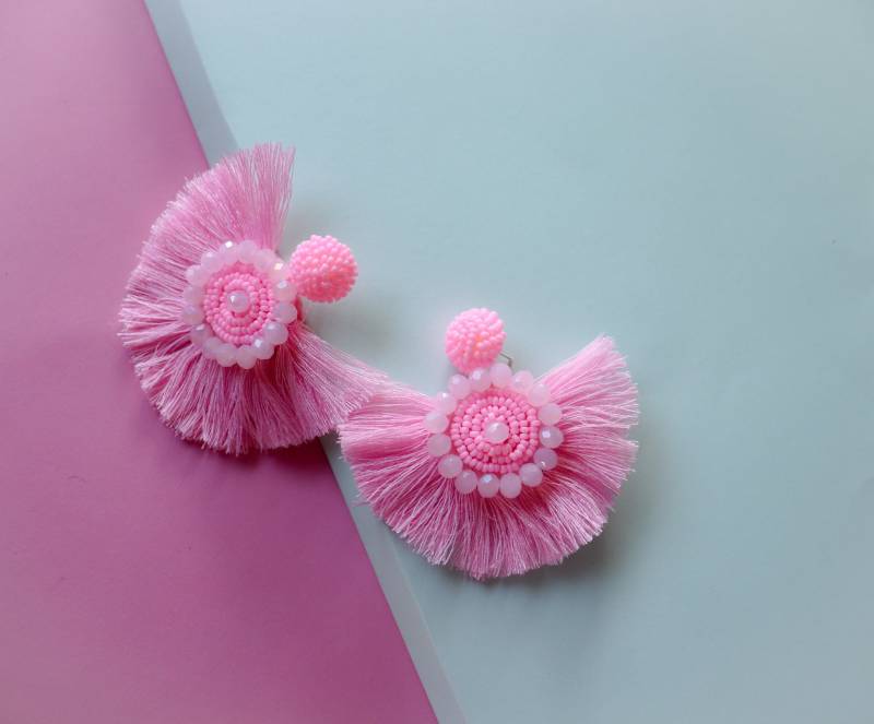 Pastell Rosa Quasten Ohrringe Handgemachter Perlen Boho Statement Schmuck Pastell Rosa Quasten Ohrringe Handgemachter Perlen Boho Statement Schmuck von LuxStoreDr