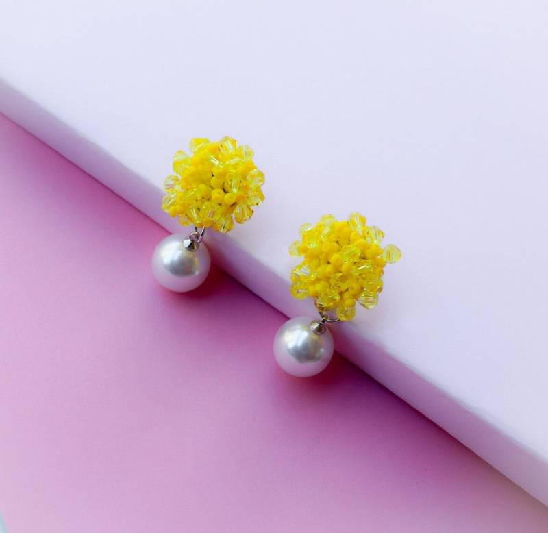 Gelbe Rocailles Perlen Tropfen Ohrringe Gestickter Statement Schmuck Gelbe Rocailles Perlen Tropfen Ohrringe Gestickter Statement Schmuck von LuxStoreDr