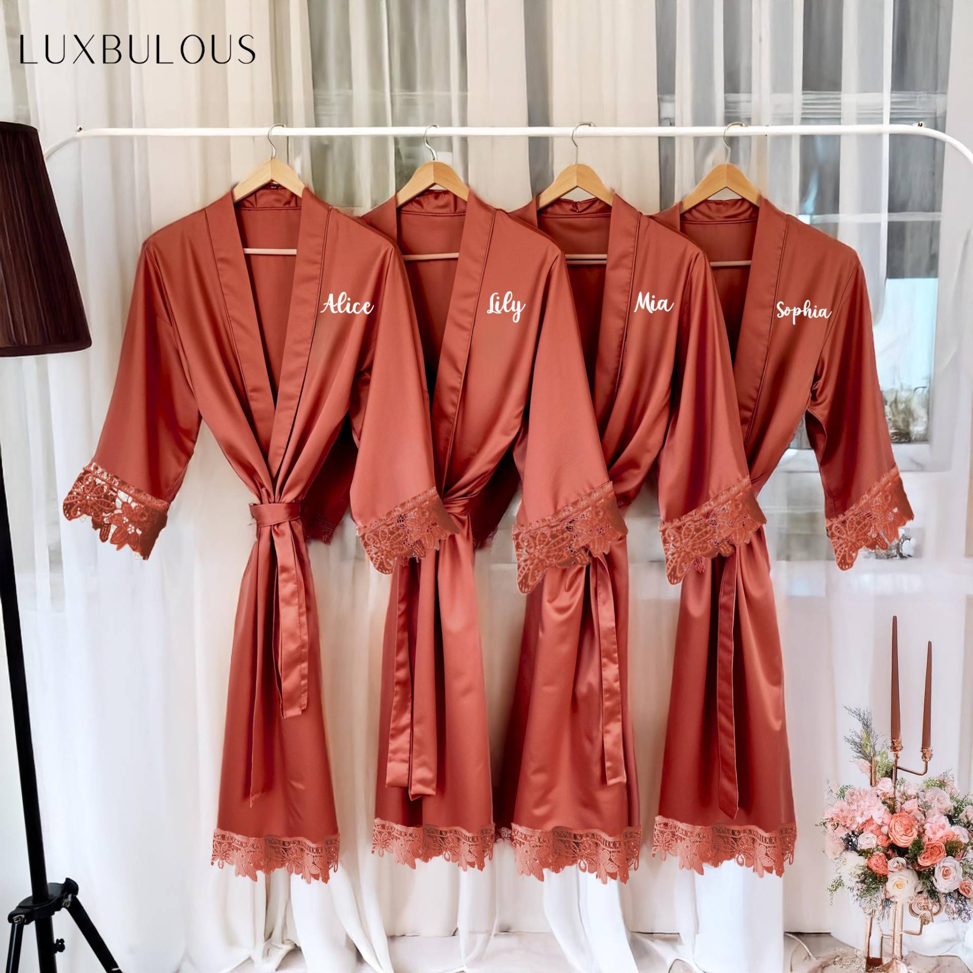 Benutzerdefinierte Brautrobe, Frauen-Roben Mit Spitze, Blumenrobe, Roben Für Frauen, Monogramm-Robe, Brautjungfer Vorschlag, Geschenk Die Braut, Sie von Luxbulous