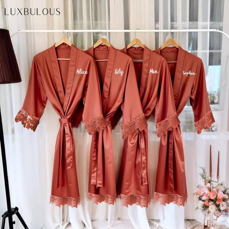 Benutzerdefinierte Brautrobe, Frauen-Roben Mit Spitze, Blumenrobe, Roben Für Frauen, Monogramm-Robe, Brautjungfer Vorschlag, Geschenk Die Braut, Sie von Luxbulous