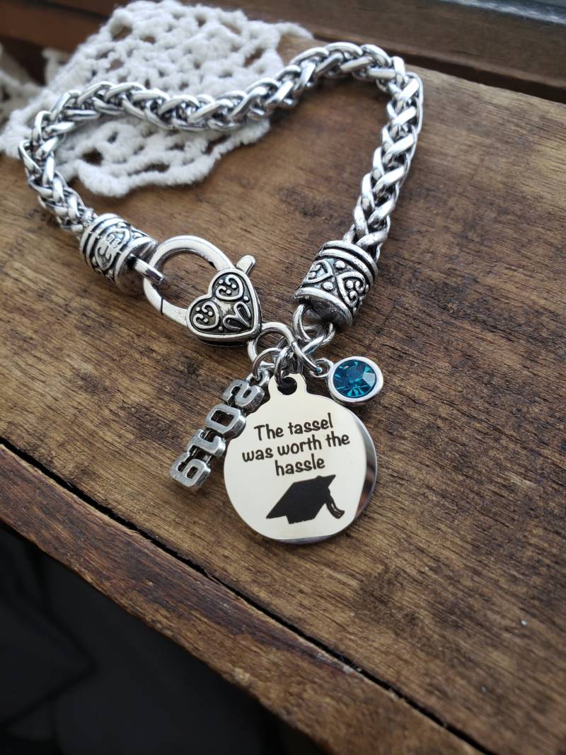 Abitur Geschenk Für Mädchen, Abschluss Armband, Geschenk, 2021 Schmuck, Die Quaste War Den Ärger Wert von LuxedesignsbySarah