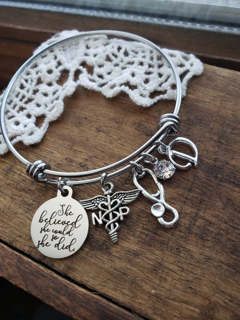 Abschlussgeschenk Für Krankenschwester, Krankenschwester Geschenk, Bettelarmband, Geschenk Zum Abschluss Abschlussgeschenk Für Krankenschwester, Krankenschwester Geschenk, Bettelarmband, Geschenk Zum Abschluss von LuxedesignsbySarah