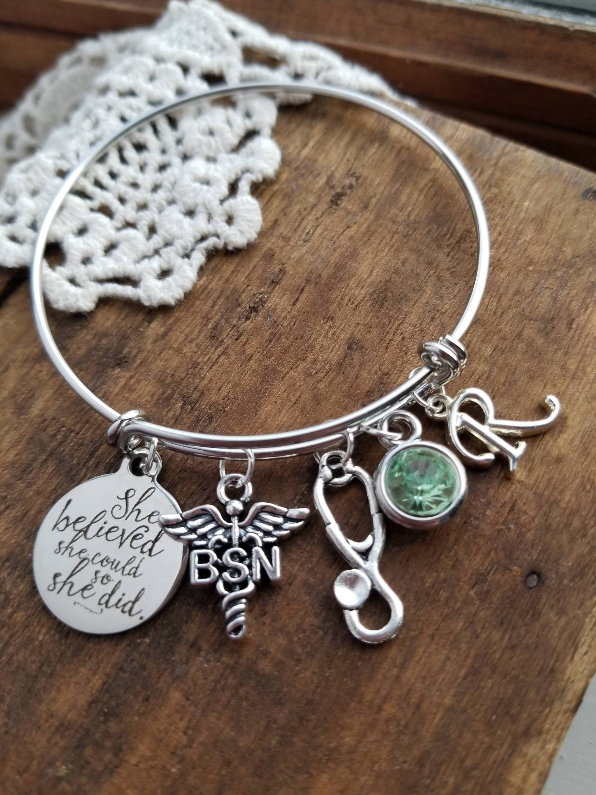 Bsn Abschlussgeschenk Für Krankenschwester, Personalisiertes Armband, Bsn Bettelarmband, Geburtssteinarmband, Sie Glaubte, Könne So, Dass Armreif von LuxedesignsbySarah