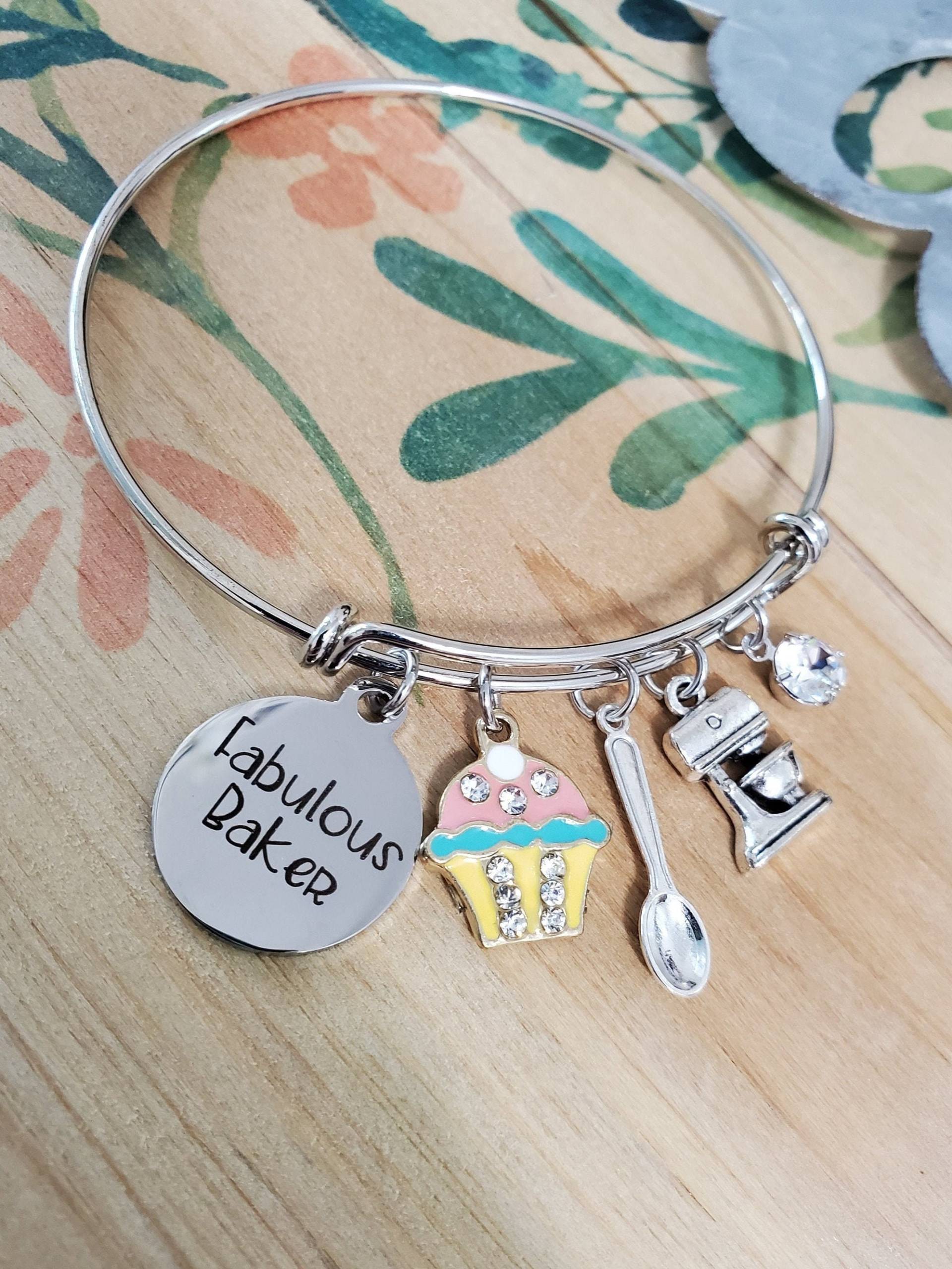 Fabelhaftes Bäcker Bettelarmband, Geschenk Für Bäcker, Konditor, Tortendekorateur, Schmuck, Mutter, Oma Fabelhaftes Bäcker Bettelarmband, Geschenk Für Bäcker, Konditor, Tortendekorateur, Schmuck, Mutter, Oma von LuxedesignsbySarah