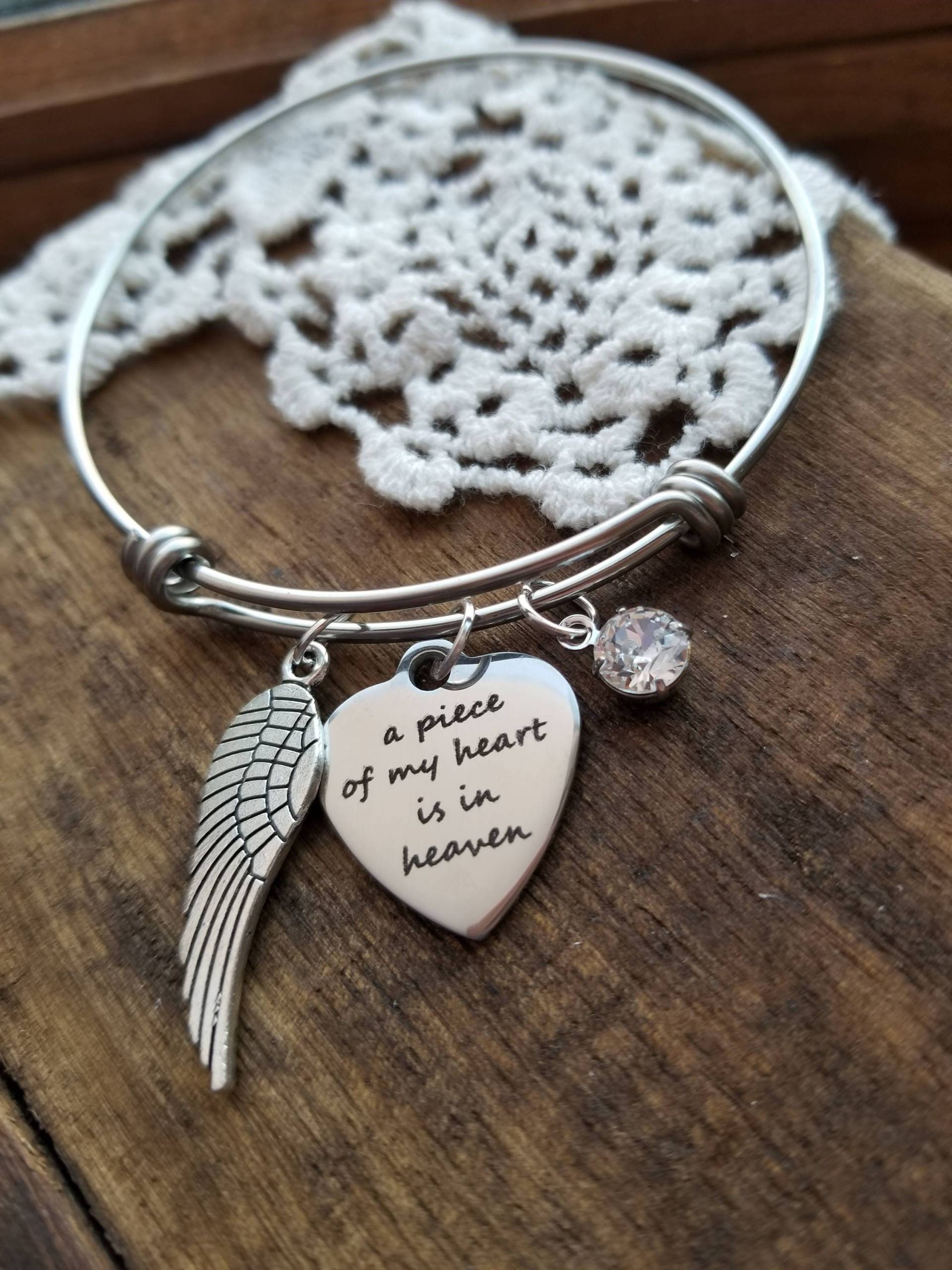 Gedenkarmband, Gedenkgeschenk, Ein Stück Meines Herzens Ist Im Himmel Armband, Engelsflügel in Erinnerung An Mama Papa Gedenkarmband, Gedenkgeschenk, Ein Stück Meines Herzens Ist Im Himmel Armband, Engelsflügel in Erinnerung An Mama Papa von LuxedesignsbySarah