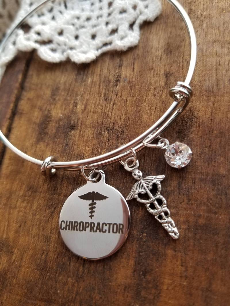 Geschenk Für Chiropraktiker, Chiropraktor-Geschenke, Abschlussgeschenk Chiropraktor-Armbandarmband, Erweiterbares Armband, Sie Geschenk Für Chiropraktiker, Chiropraktor-Geschenke, Abschlussgeschenk Chiropraktor-Armbandarmband, Erweiterbares Armband, Sie von LuxedesignsbySarah