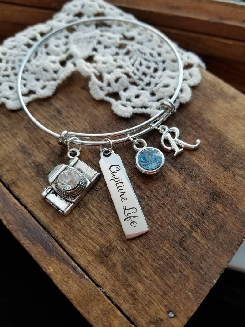 Geschenk Für Den Fotografen, Fangen Sie Das Leben Armband, Kamera Bettelarmband, Fotografie Personalisierte Bettelarmband von LuxedesignsbySarah