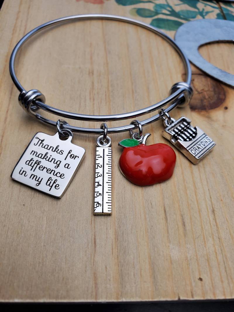 Geschenk Für Lehrer, Personalisiertes Lehrergeschenk, Lehrergeschenke, Danke Den Unterschied in Meinem Leben Armband, Lehrer Charm Armband von LuxedesignsbySarah