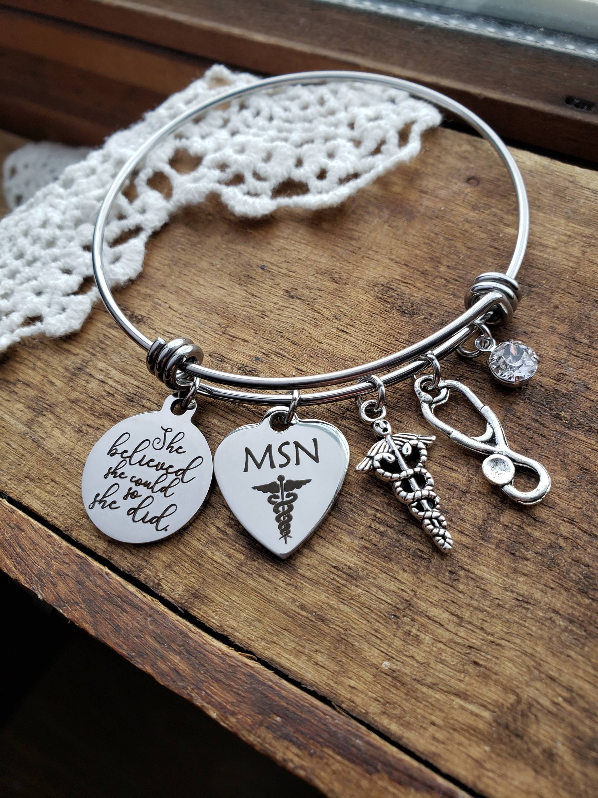 Geschenk Für Msn, Krankenschwester, Krankenschwestern Abschlussgeschenk, Msn Armreif Armband, Krankenschwester Armreif, Personalisiertes von LuxedesignsbySarah