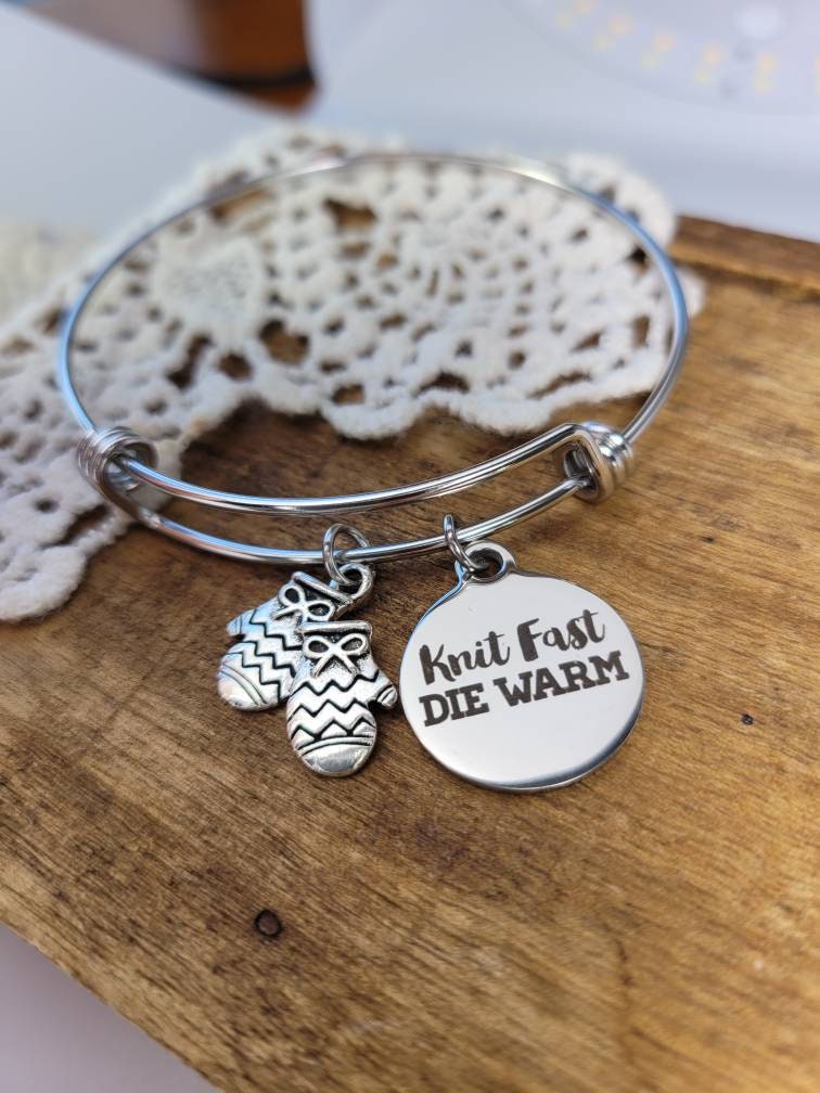 Geschenk Für Stricker, Strickgeschenk, Stricken Fast Die Warme Armband, Armband Strickschmuck, Stricken Fäustlinge Charm Crafty Gif Geschenk Für Stricker, Strickgeschenk, Stricken Fast Die Warme Armband, Armband Strickschmuck, Stricken Fäustlinge Charm Crafty Gif von LuxedesignsbySarah