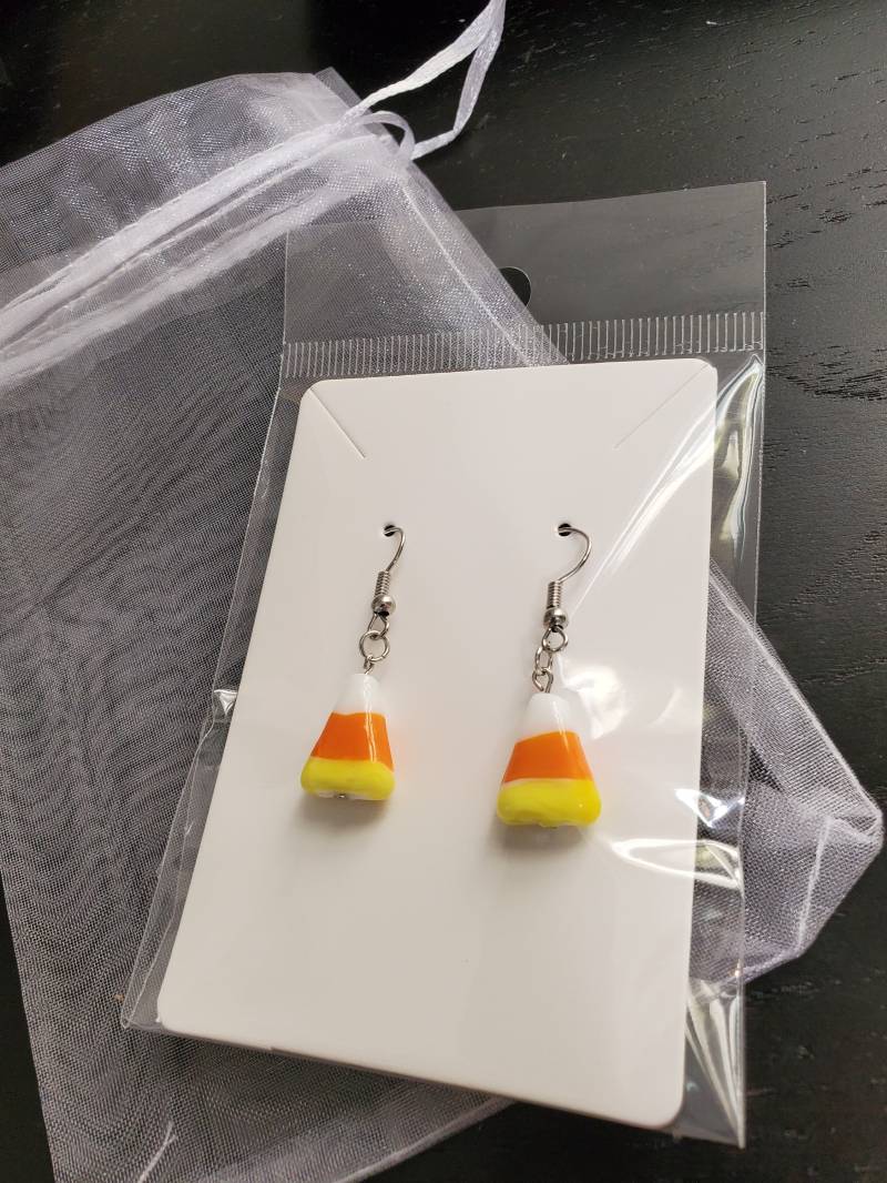 Glass Candy Corn Ohrringe Edelstahl-Halloween-Schmuck Glass Candy Corn Ohrringe Edelstahl-Halloween-Schmuck von LuxedesignsbySarah