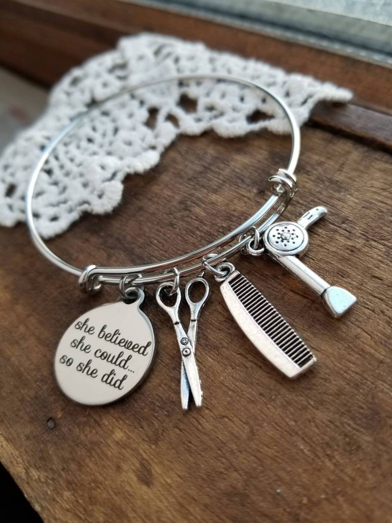 Kosmetik Abschluss Geschenk, Sie Glaubte Könnte Es Also Tun, Friseur Geschenke, Schere Bettelarmband von LuxedesignsbySarah