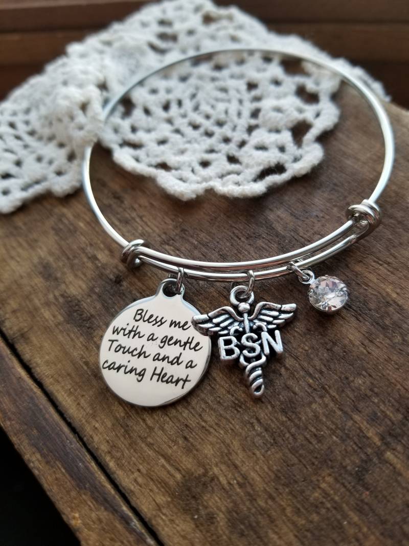 Krankenschwestern Gebetsarmband, Geschenk Für Krankenschwester, Abschlussgeschenk Bsn, Segne Mich Mit Einer Sanften Berührung Und Einem Krankenschwestern Gebetsarmband, Geschenk Für Krankenschwester, Abschlussgeschenk Bsn, Segne Mich Mit Einer Sanften Berührung Und Einem von LuxedesignsbySarah