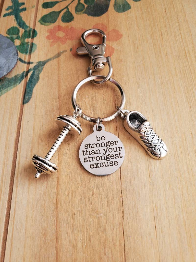 Sei Stärker Als Deine Stärkste Entschuldigung Fitness Schlüsselbund, Geschenk Für Trainer Liebhaber, Geschenkidee, Motivationsgeschenk von LuxedesignsbySarah