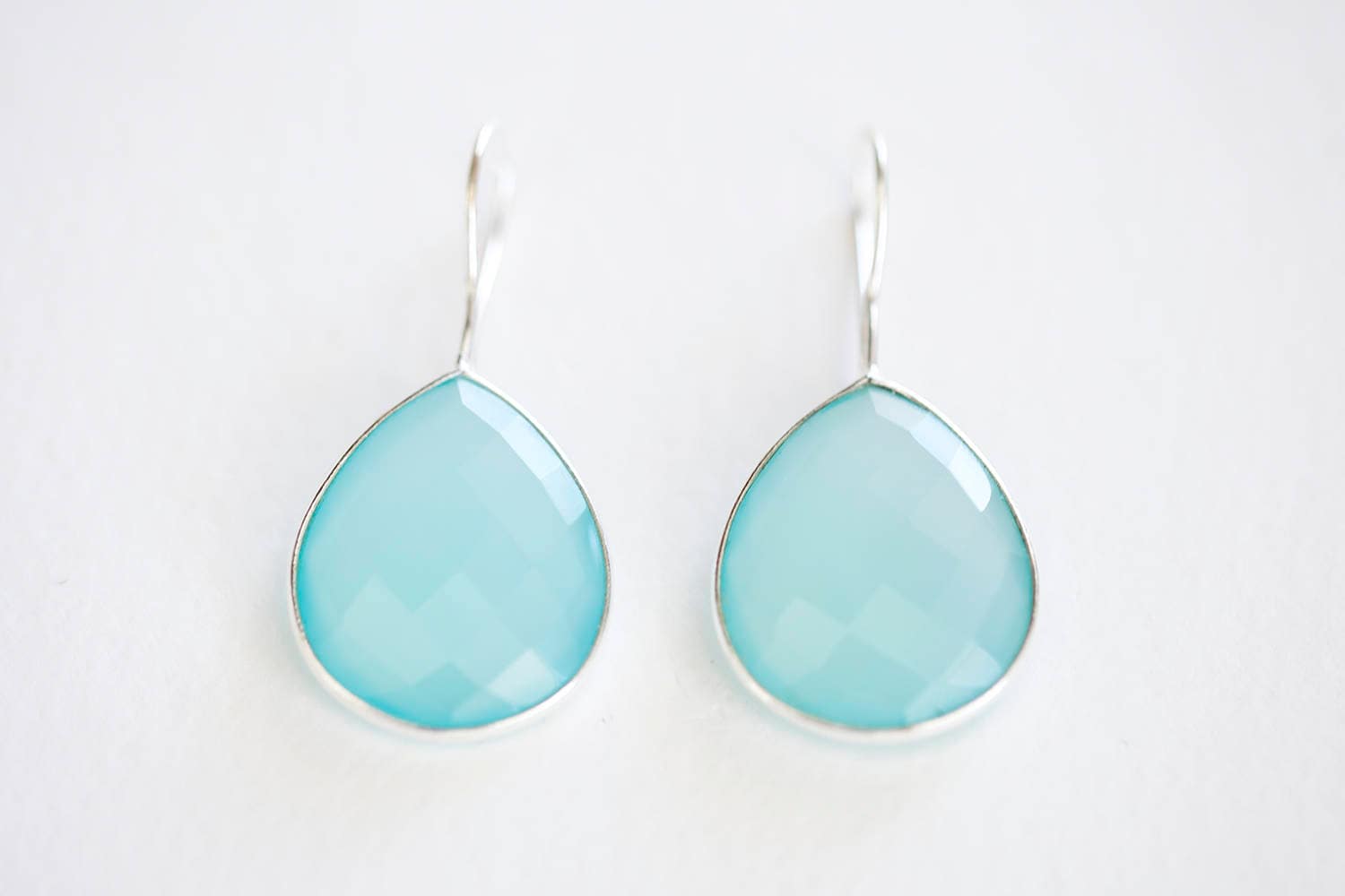 Aqua Chalcedon Sterling Silber Teardrop Ohrringe - Meer Grün Facettierten Briolette Wasser Tropfen, 925 Natürlichen Edelstein Aqua Chalcedon Sterling Silber Teardrop Ohrringe - Meer Grün Facettierten Briolette Wasser Tropfen, 925 Natürlichen Edelstein von Luxem