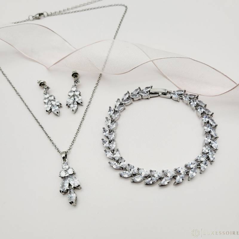 Zirkonia Schmuck Set Geschenk Damen Geschenke Für Sie Brautschmuck Hochzeitsschmuck Schmuckset Braut Frau von Luxessoire