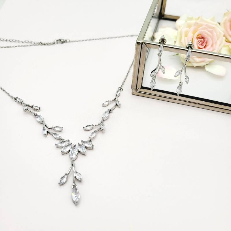 Brautschmuck Set Valentinsgeschenk Geschenk Damen Zirkonia Silber Schmuckset Braut-Set Hochzeit Schmuck Braut Brautschmuck Set Valentinsgeschenk Geschenk Damen Zirkonia Silber Schmuckset Braut-Set Hochzeit Schmuck Braut von Luxessoire