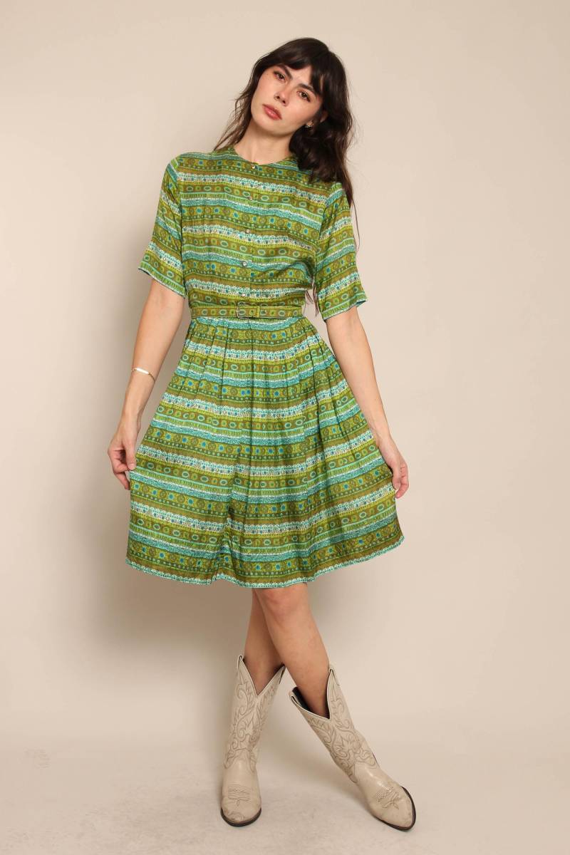 1950Er Jahre Seiden-Hemdwaist-Kleid Abstraktes Muster, Strassknöpfe, Passender Gürtel, Größe S von LuxieVintage