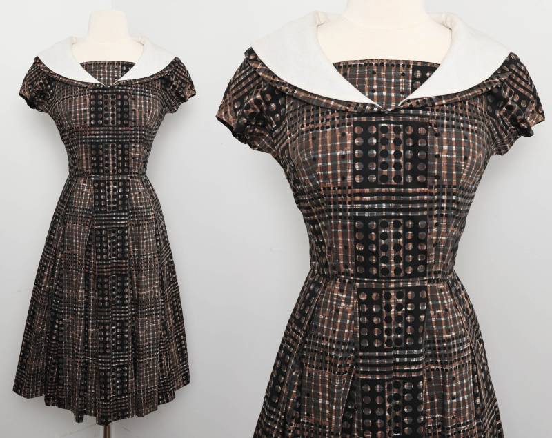 1950Er Jahre Kariertes Fit & Flare Kleid Akzent-Matrosenkragen, Maritim, Größe Xs 1950Er Jahre Kariertes Fit & Flare Kleid Akzent-Matrosenkragen, Maritim, Größe Xs von LuxieVintage
